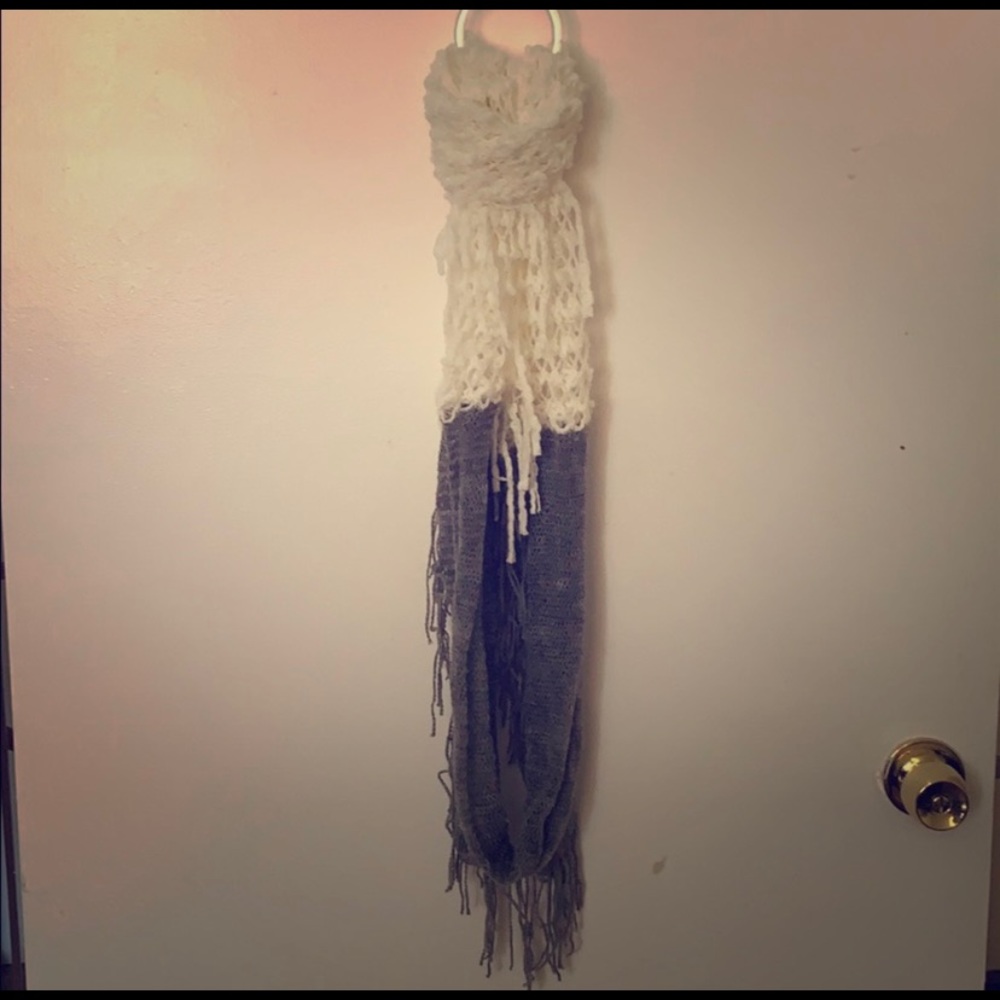 Bundle Of 4 Scarfs - image 3